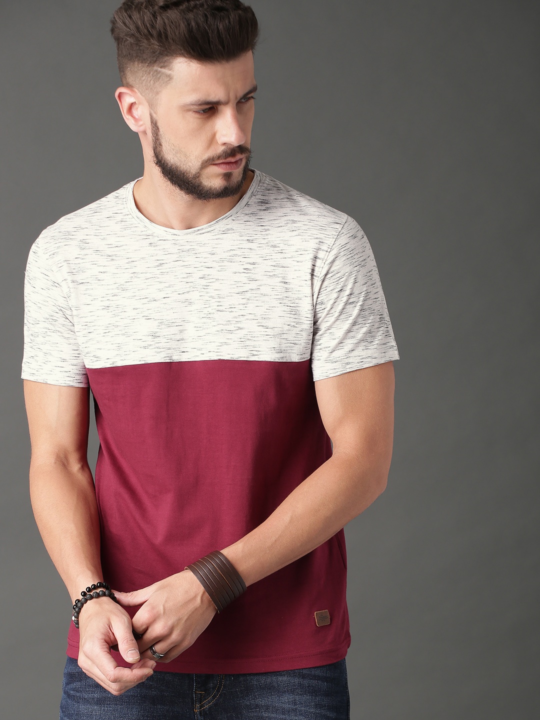 

Roadster Men Burgundy Textured Colourblocked Round Neck T-shirt