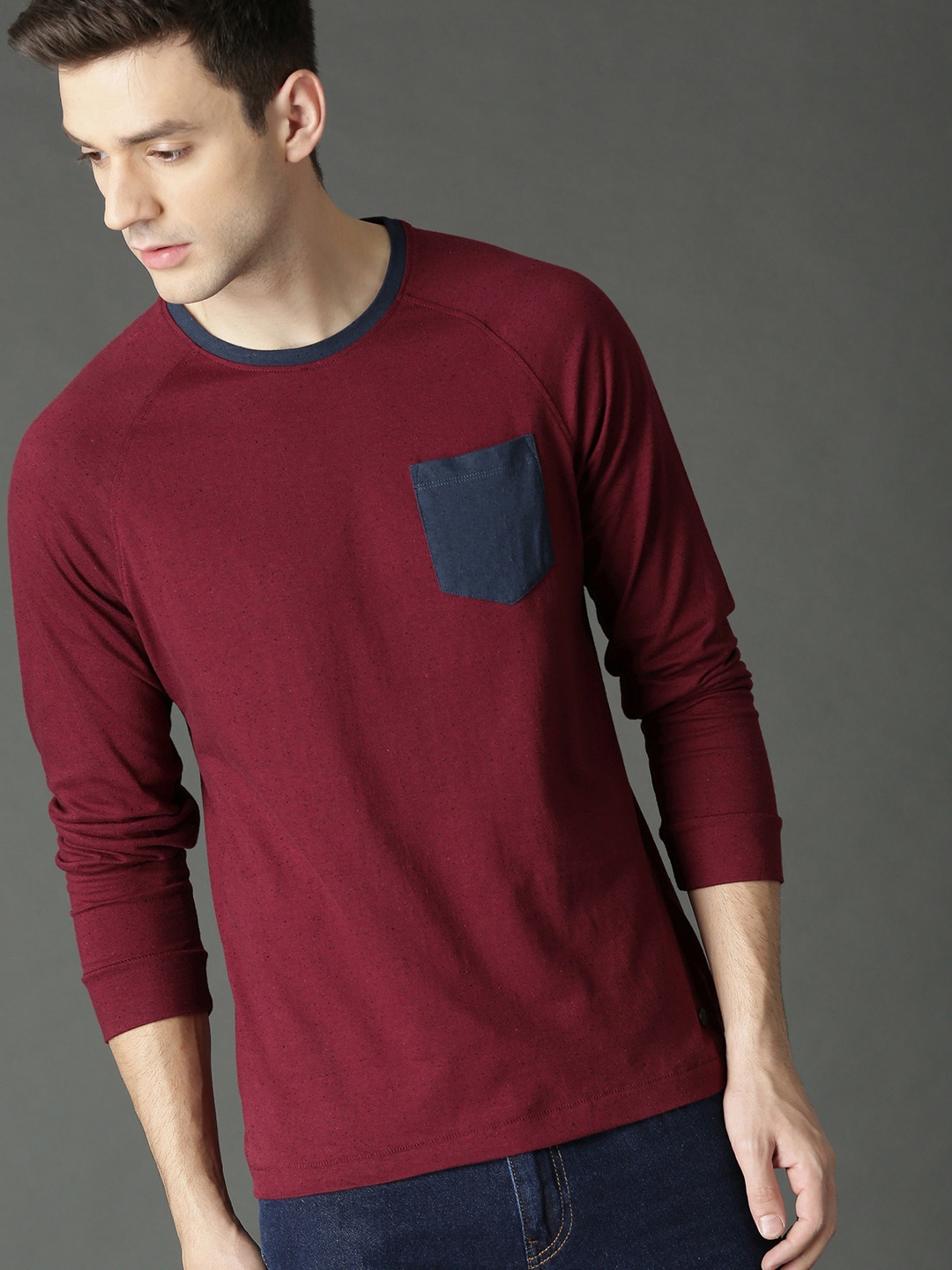 

Roadster Men Burgundy Solid Round Neck Pure Cotton T-shirt