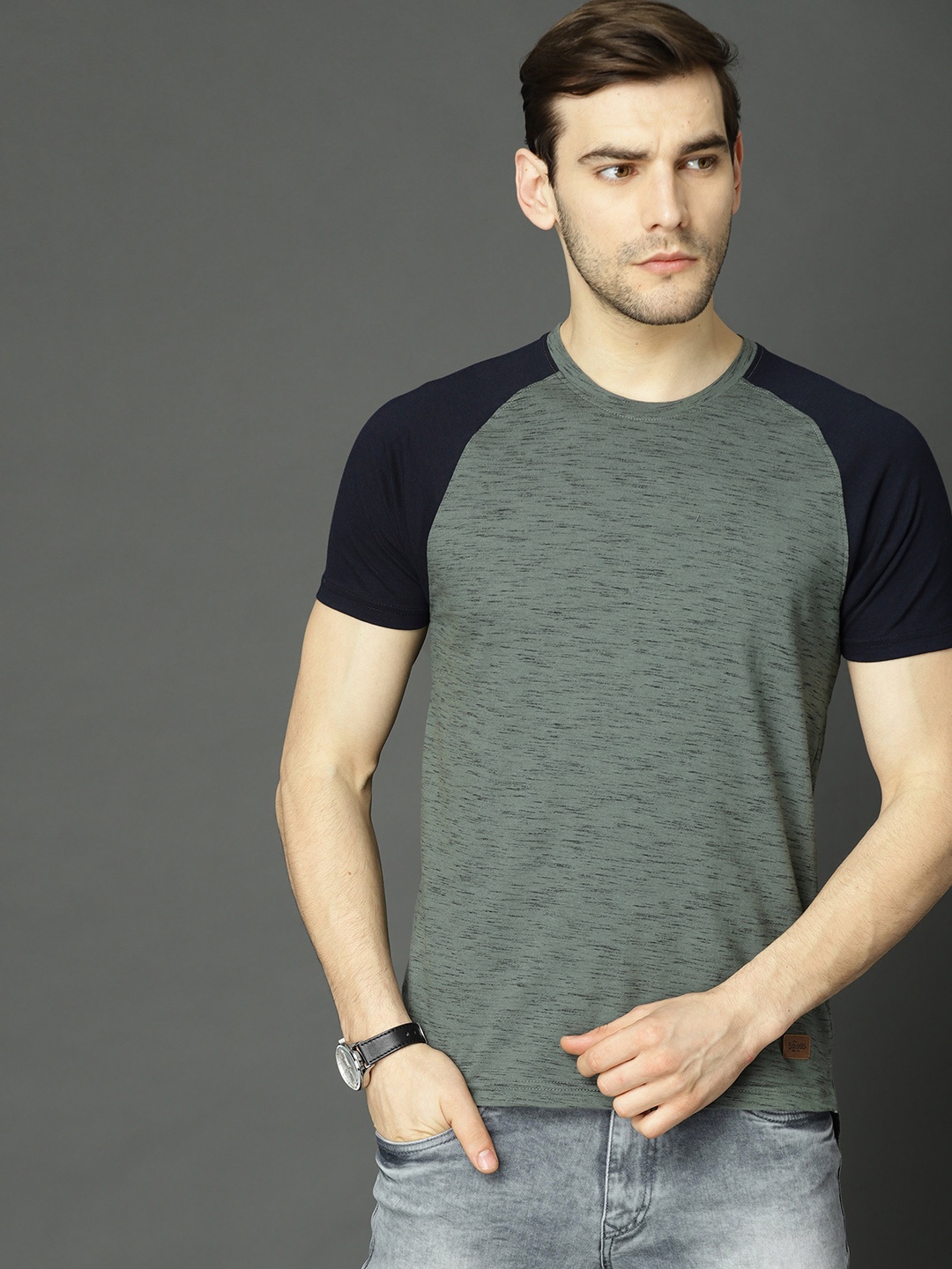 

Roadster Men Olive Green & Navy Textured Colourblocked Round Neck T-shirt