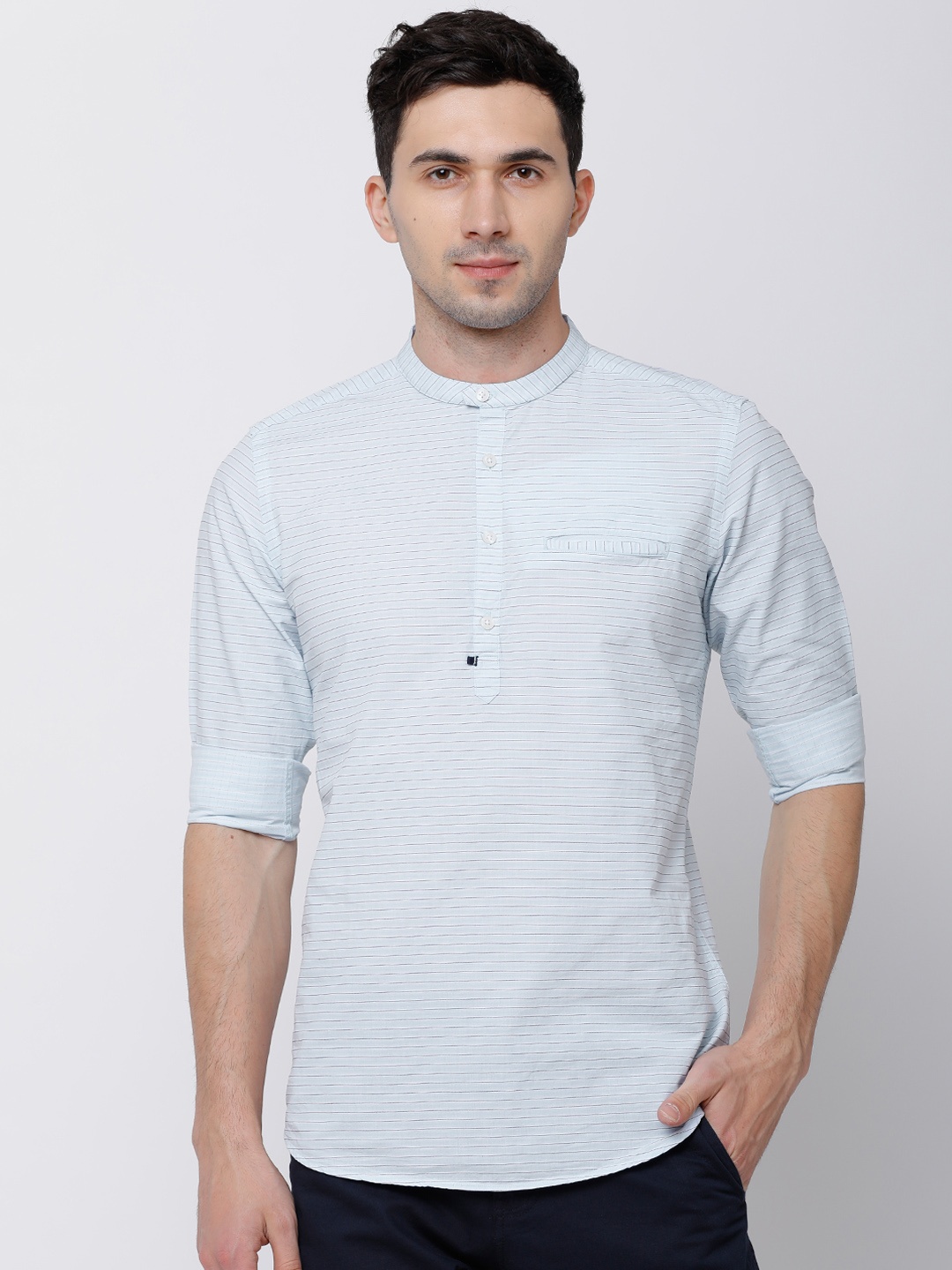 

Black coffee Men Blue & White Slim Fit Solid Casual Shirt
