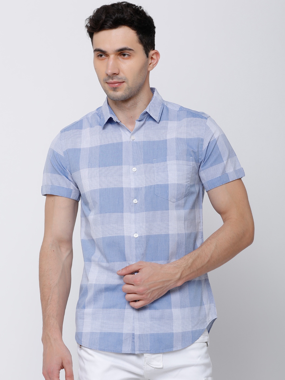 

Black coffee Men White & Blue Slim Fit Checked Casual Shirt