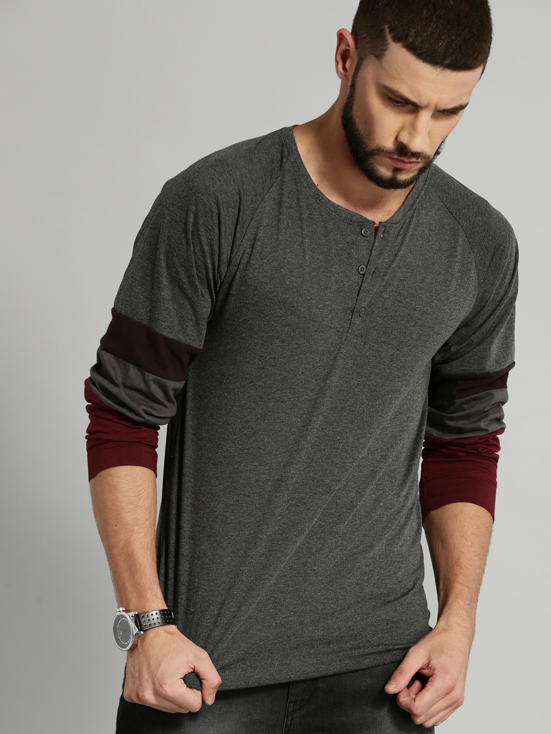 

Roadster Men Charcoal Grey Solid Henley Neck T-shirt