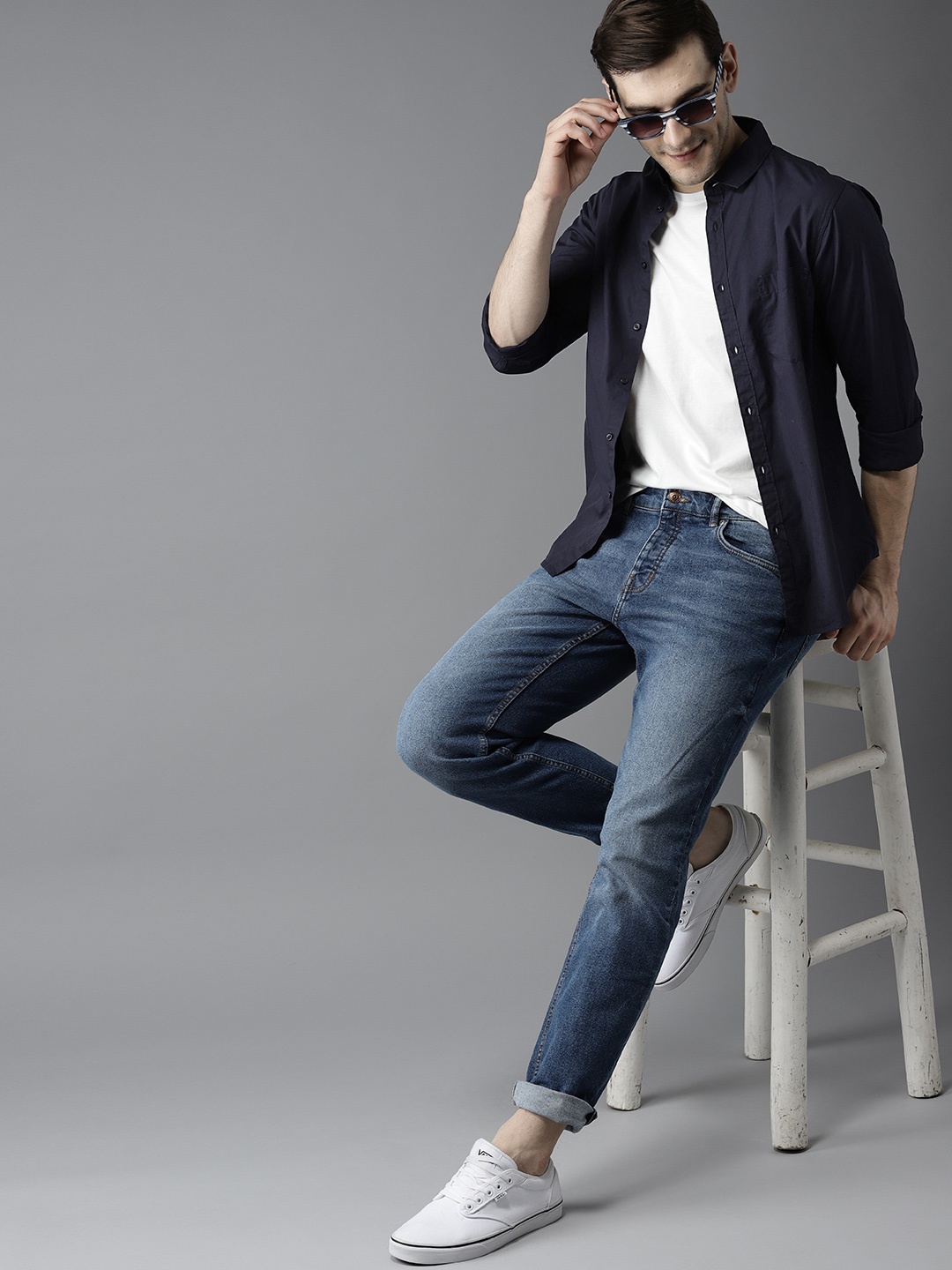 

Dennis Lingo Men Navy Blue Slim Fit Solid Casual Shirt