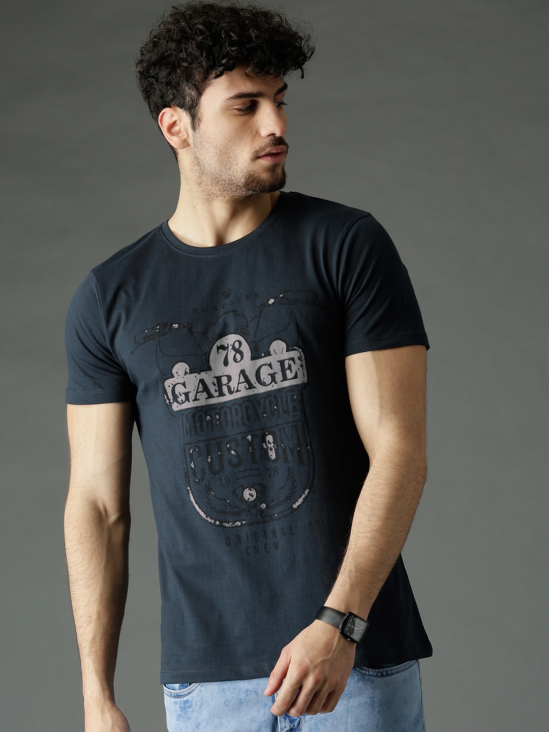 

Roadster Men Navy Blue Printed Round Neck T-shirt