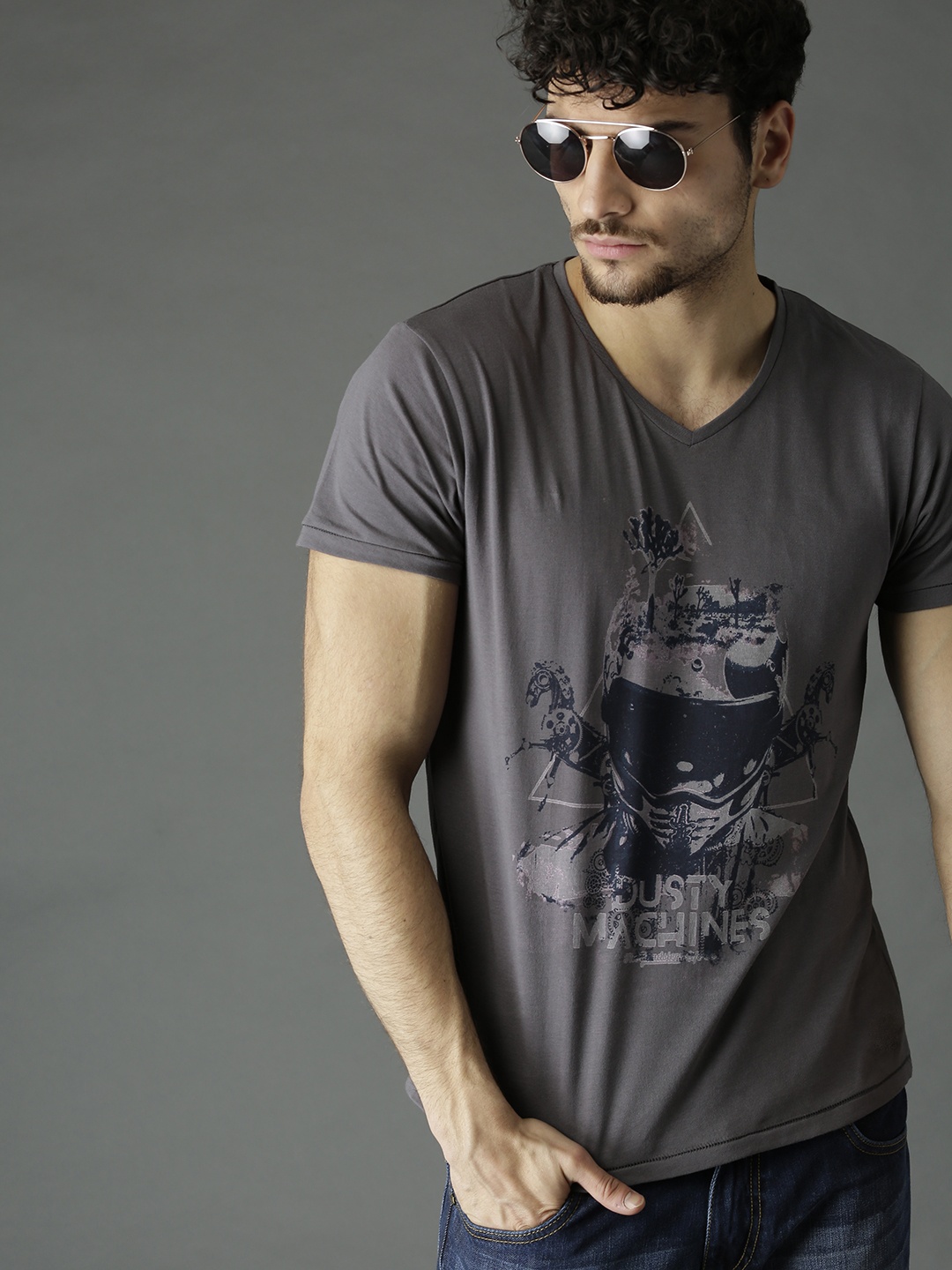 

Roadster Men Grey Printed V-Neck T-shirt