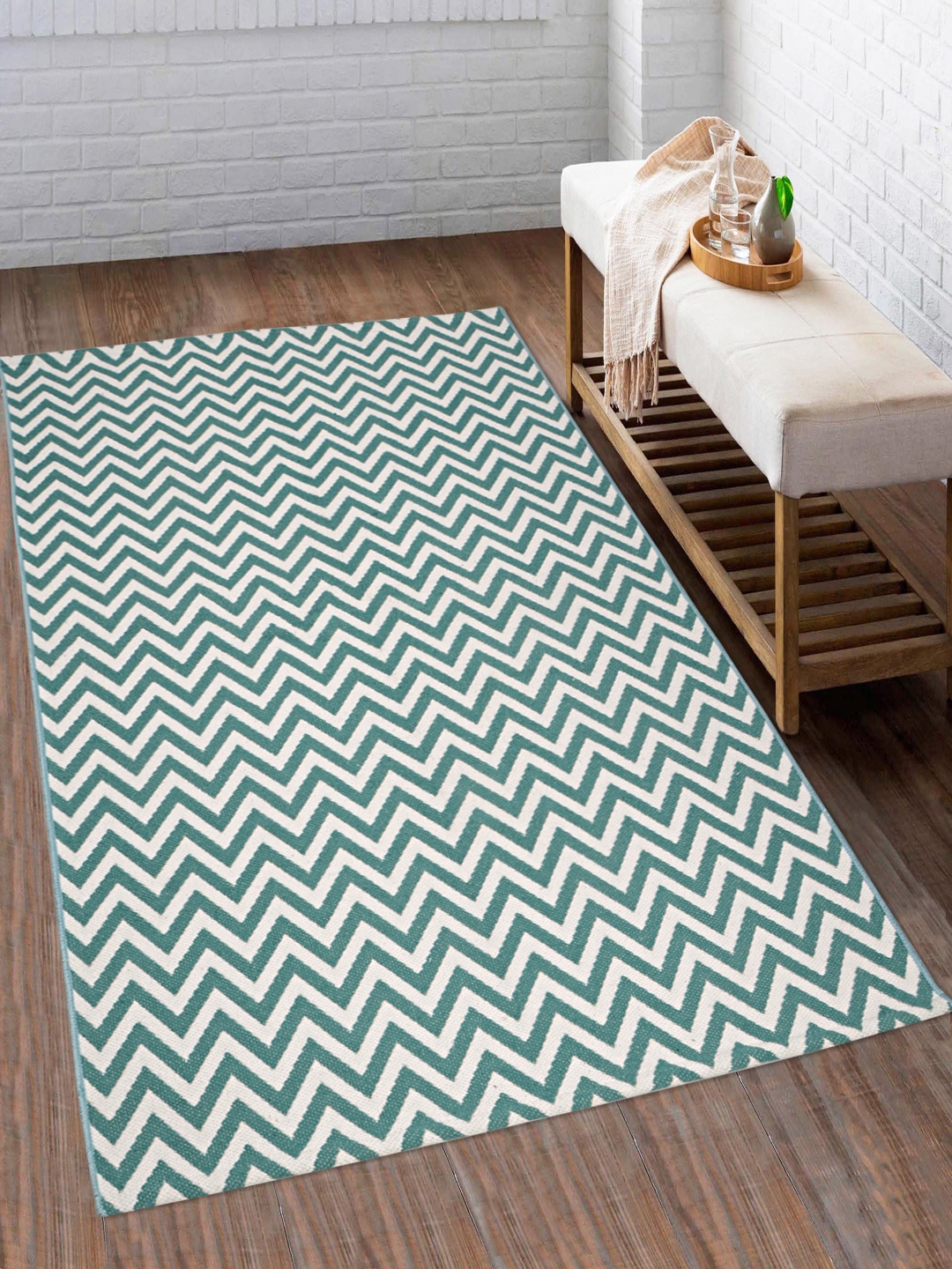 

Saral Home Unisex Green & White Pritned Dhurrie