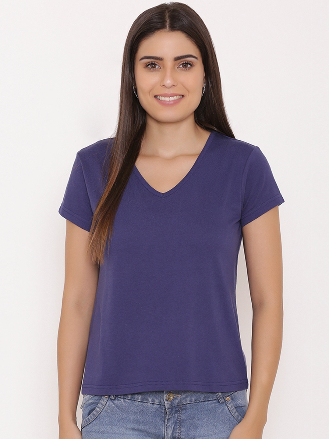 

Yaadleen Women Navy Blue Solid V-Neck T-shirt