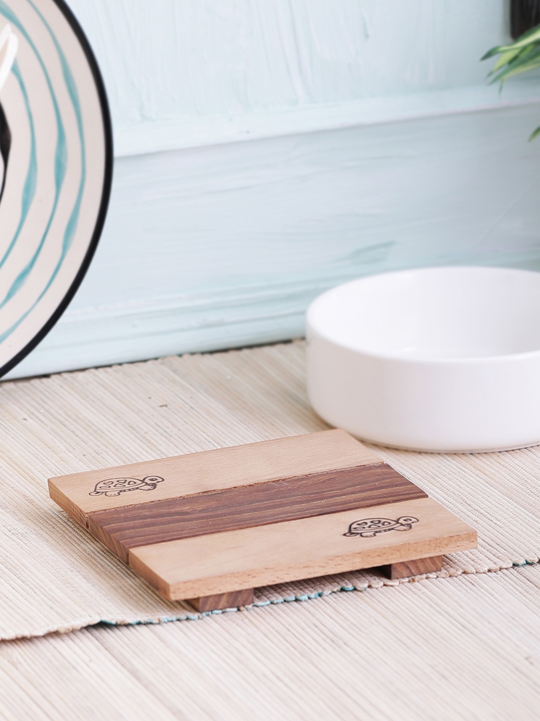 

VarEesha Brown Set of 2 Wooden Coasters