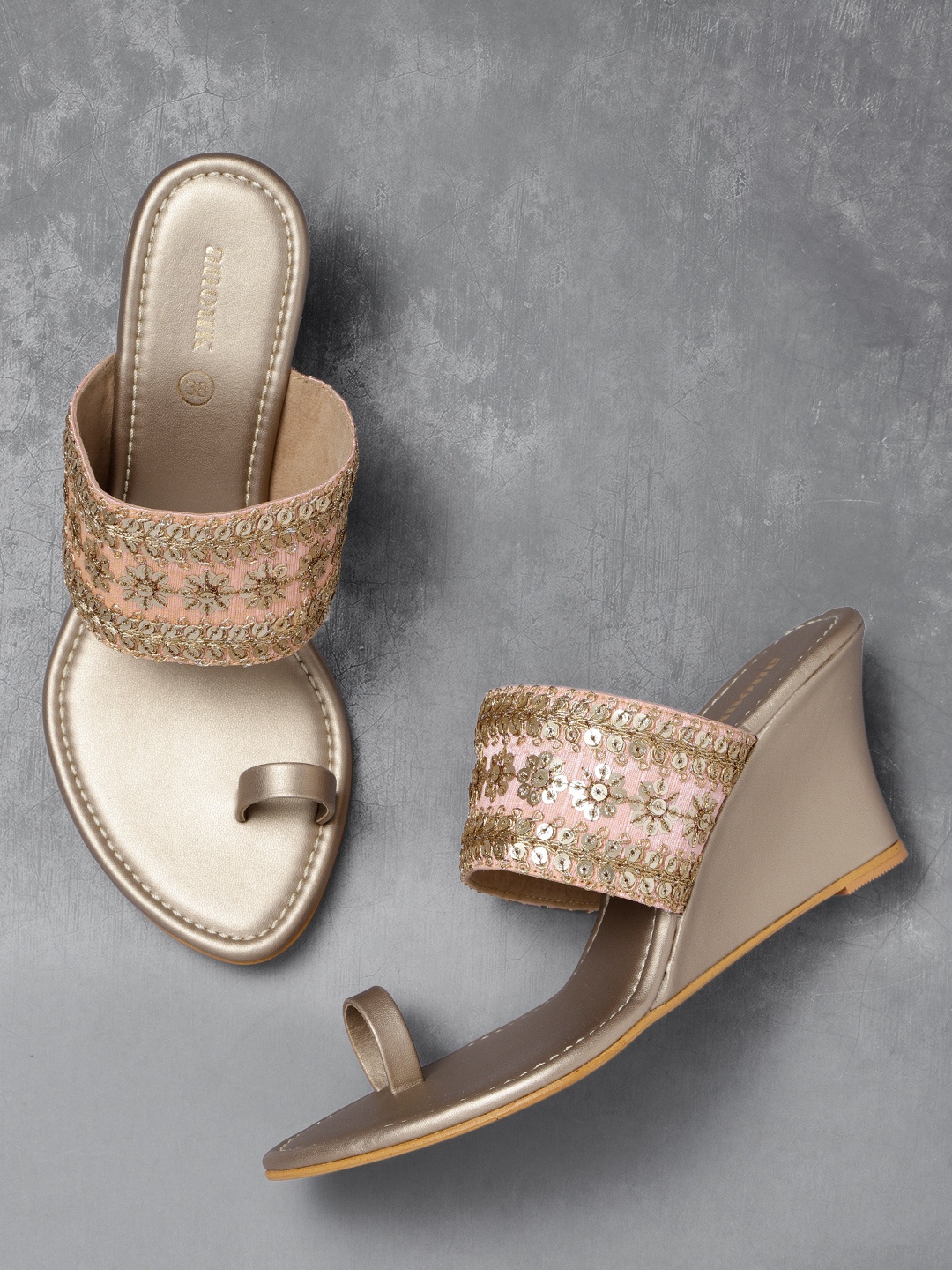 

Anouk Women Pink & Gold-Toned Sequinned Wedges