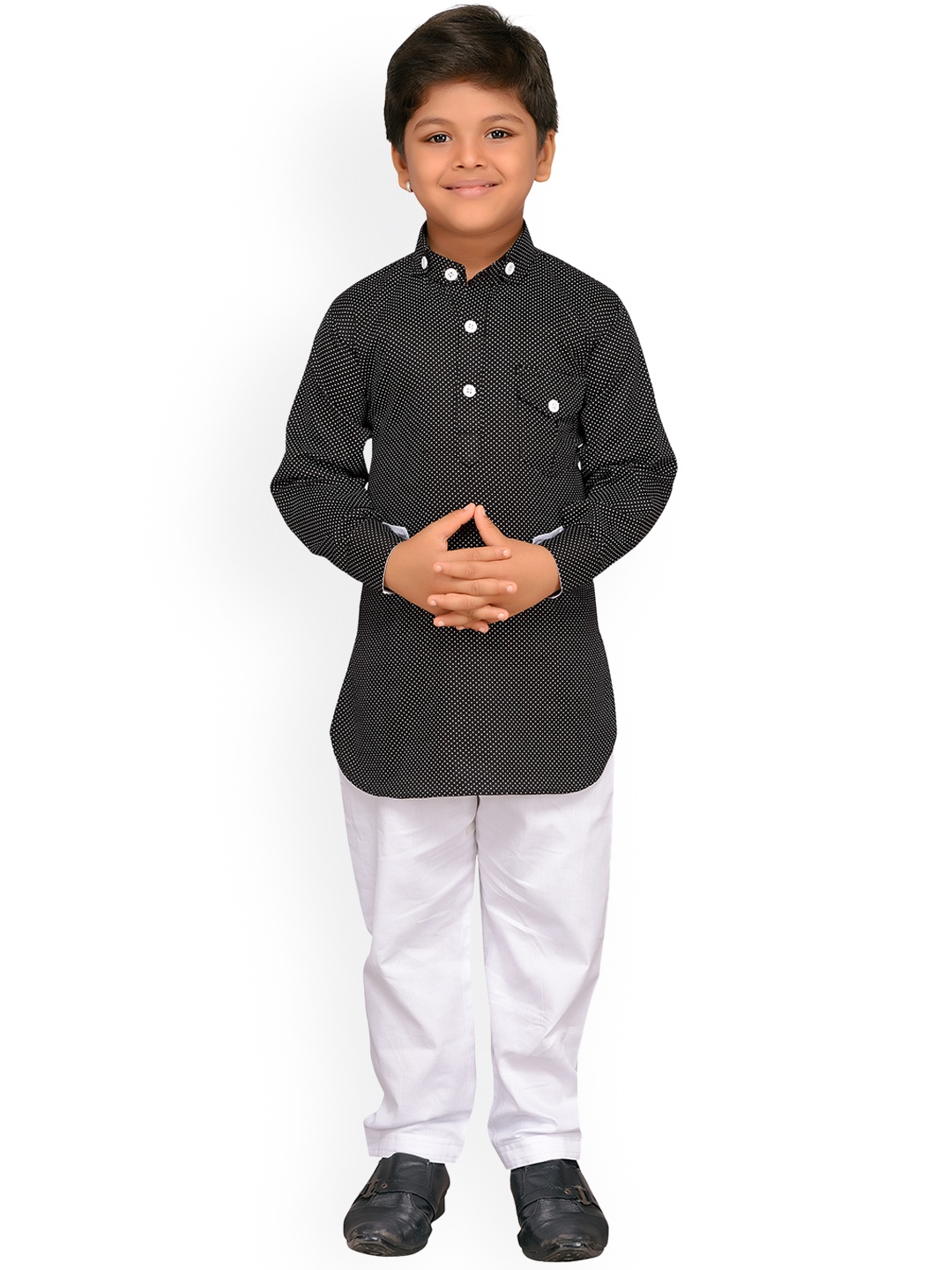 

Aj DEZInES Boys Black & White Printed Kurta with Pyjamas