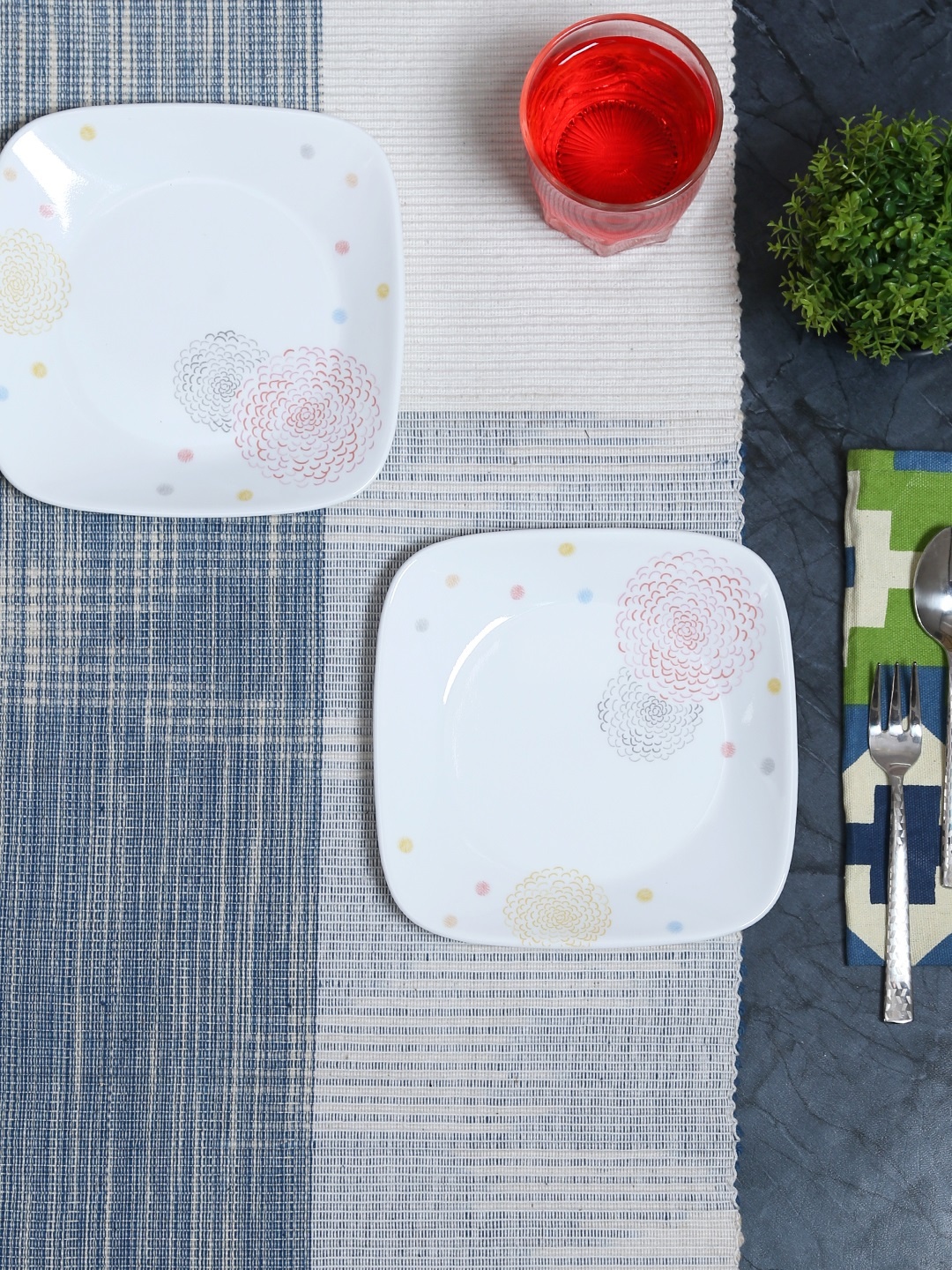 

Corelle Set of 6 White Printed Glass Plate Set