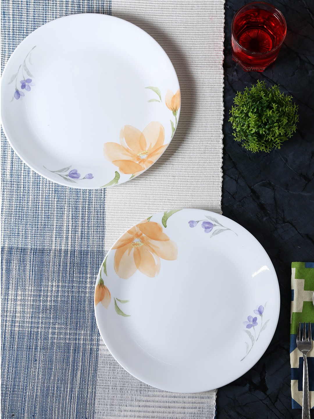 

Corelle White & Orange Set Of 6 Printed Plates