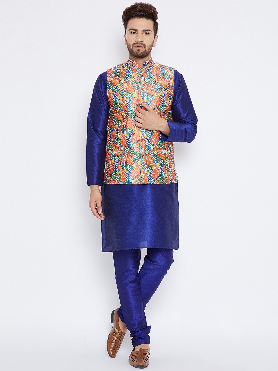 

SOJANYA Men Multicoloured & Blue Solid Kurta with Churidar & Nehru Jacket, Multi