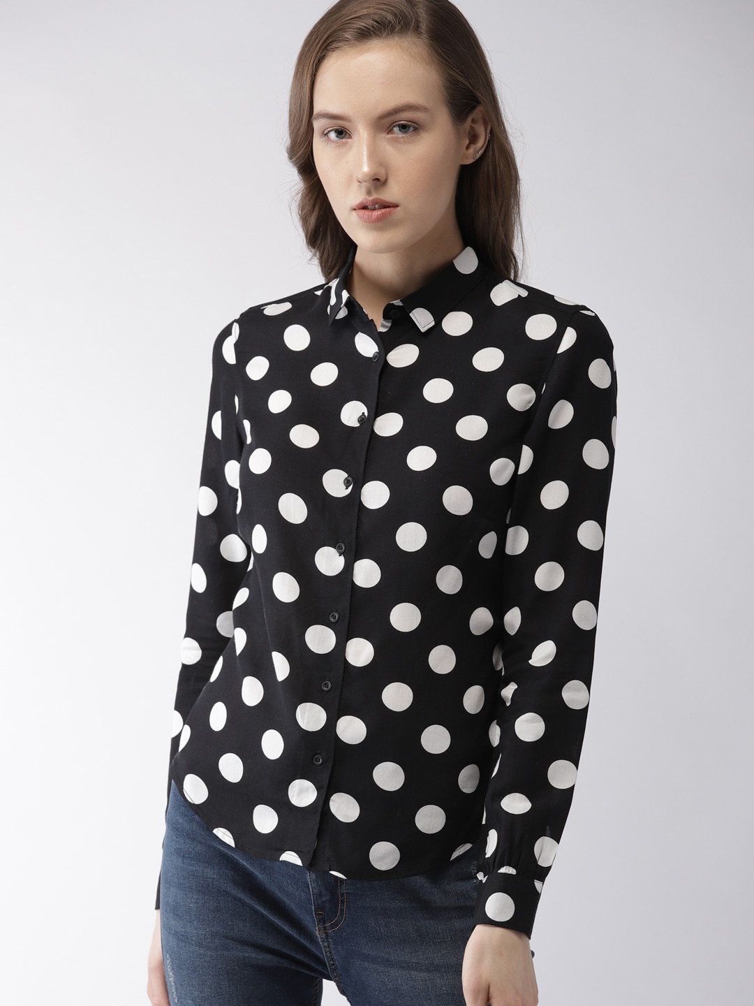 

Levis Women Black & White Classic Regular Fit Printed Casual Shirt