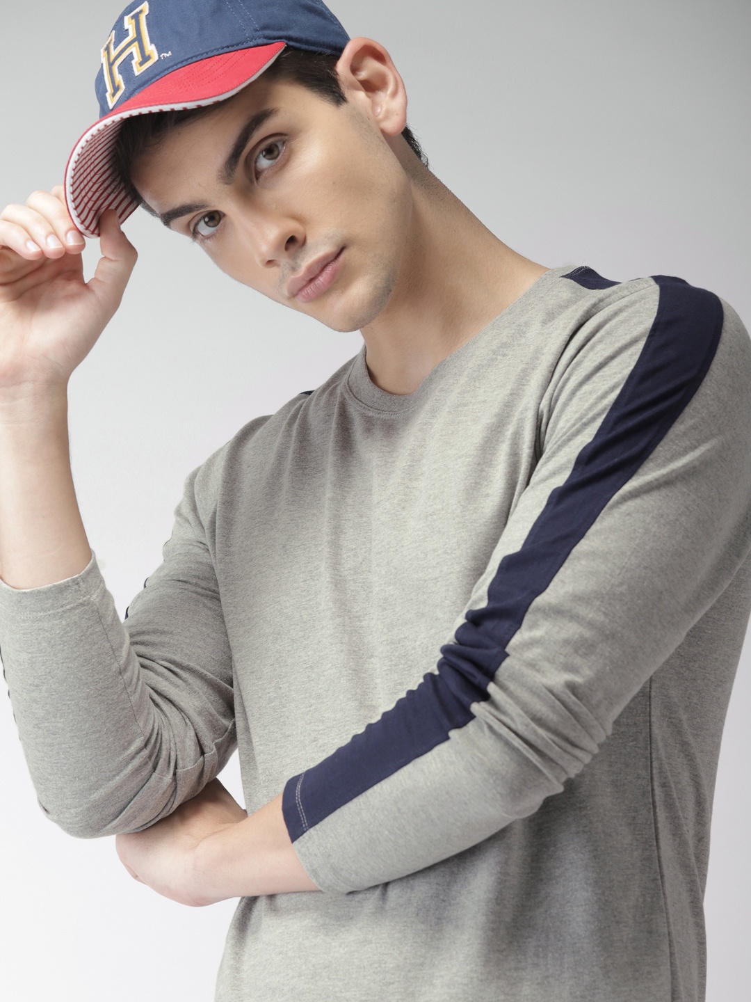 

Harvard Men Grey Melange Solid Round Neck T-shirt