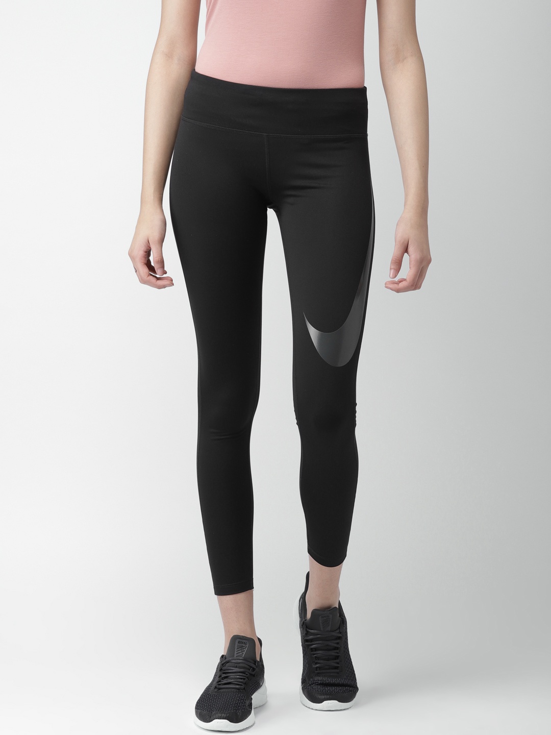 

Nike Women Black Solid AS W NK ESSNTL Tights
