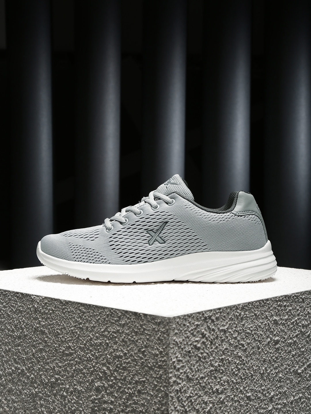 

HRX by Hrithik Roshan Men Grey Running Shoes