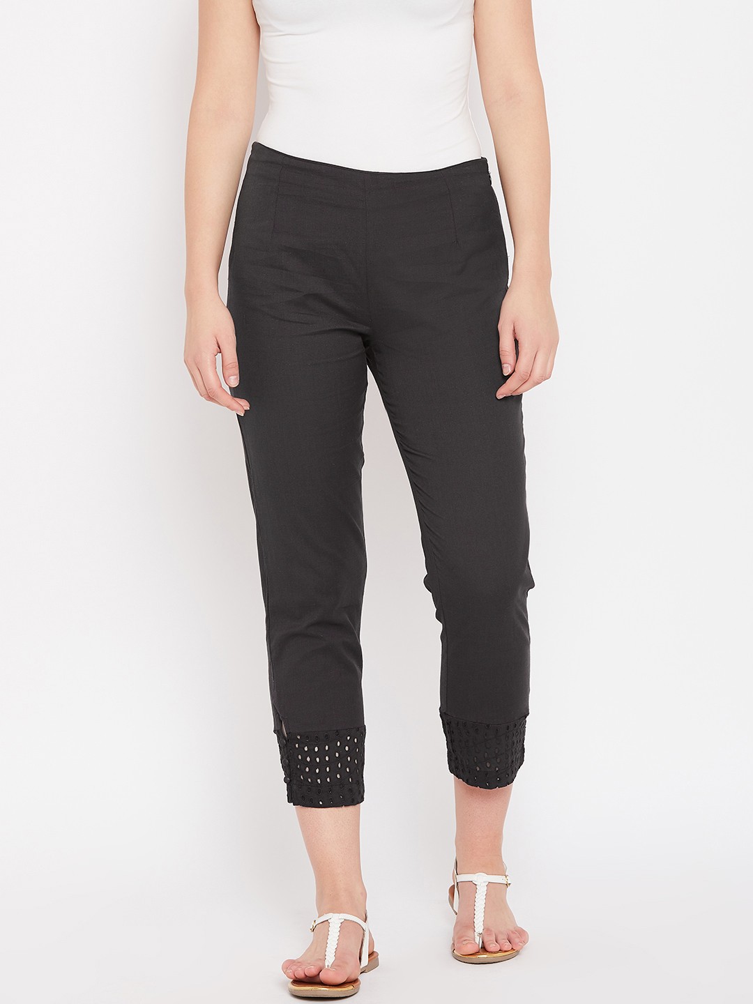 

Rangriti Women Assorted Solid Cropped Trousers