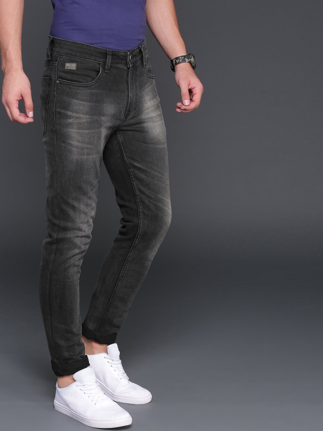 

WROGN Men Charcoal Grey Skinny Fit Mid-Rise Clean Look Stretchable Jeans