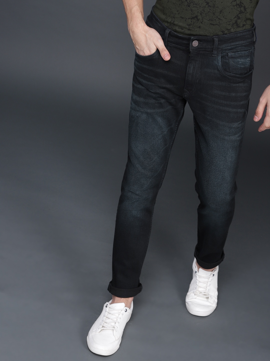 

WROGN Men Blue Slim Fit Mid-Rise Clean Look Stretchable Jeans