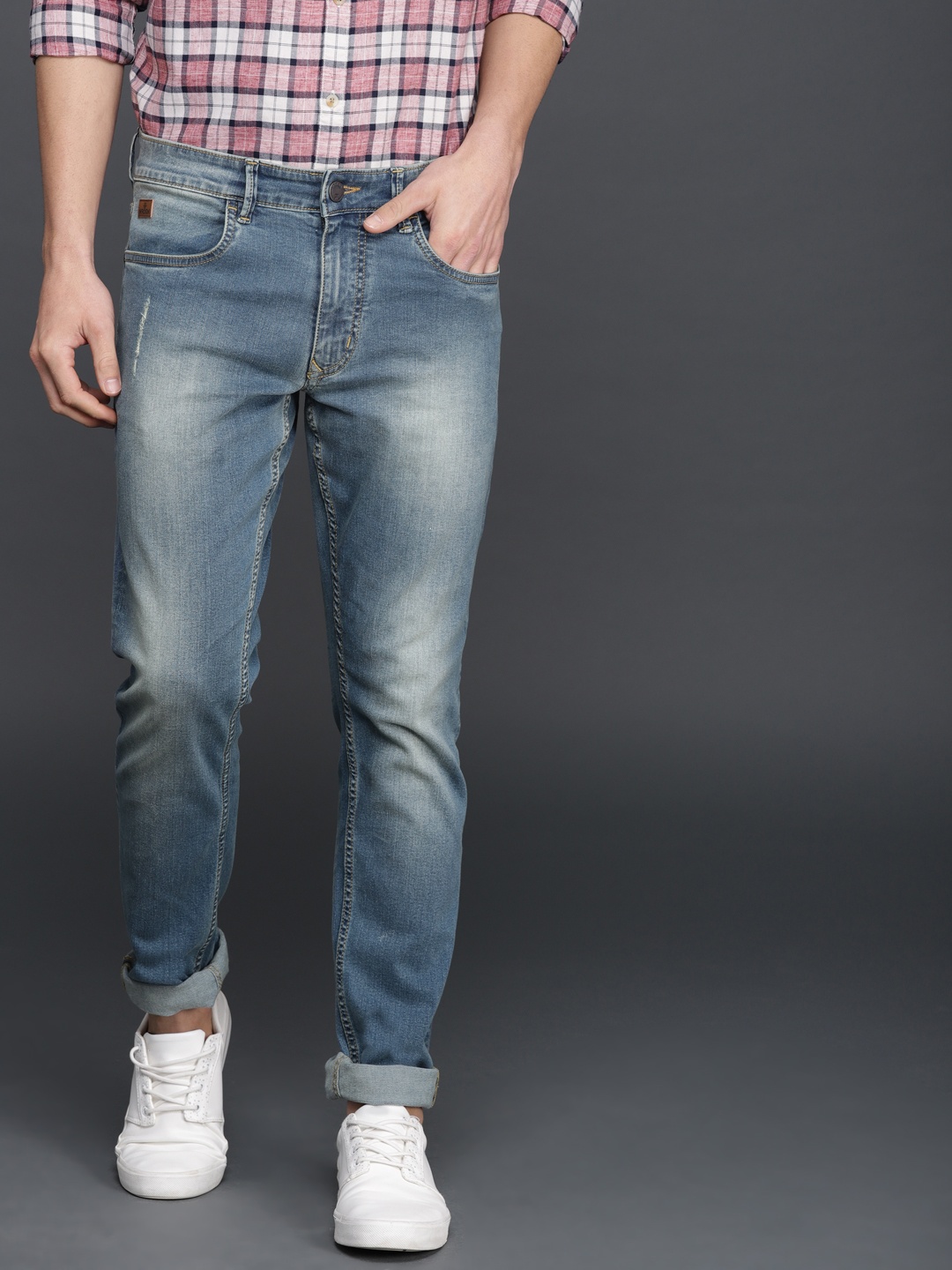 

WROGN Men Blue Slim Fit Mid-Rise Low Distress Stretchable Jeans