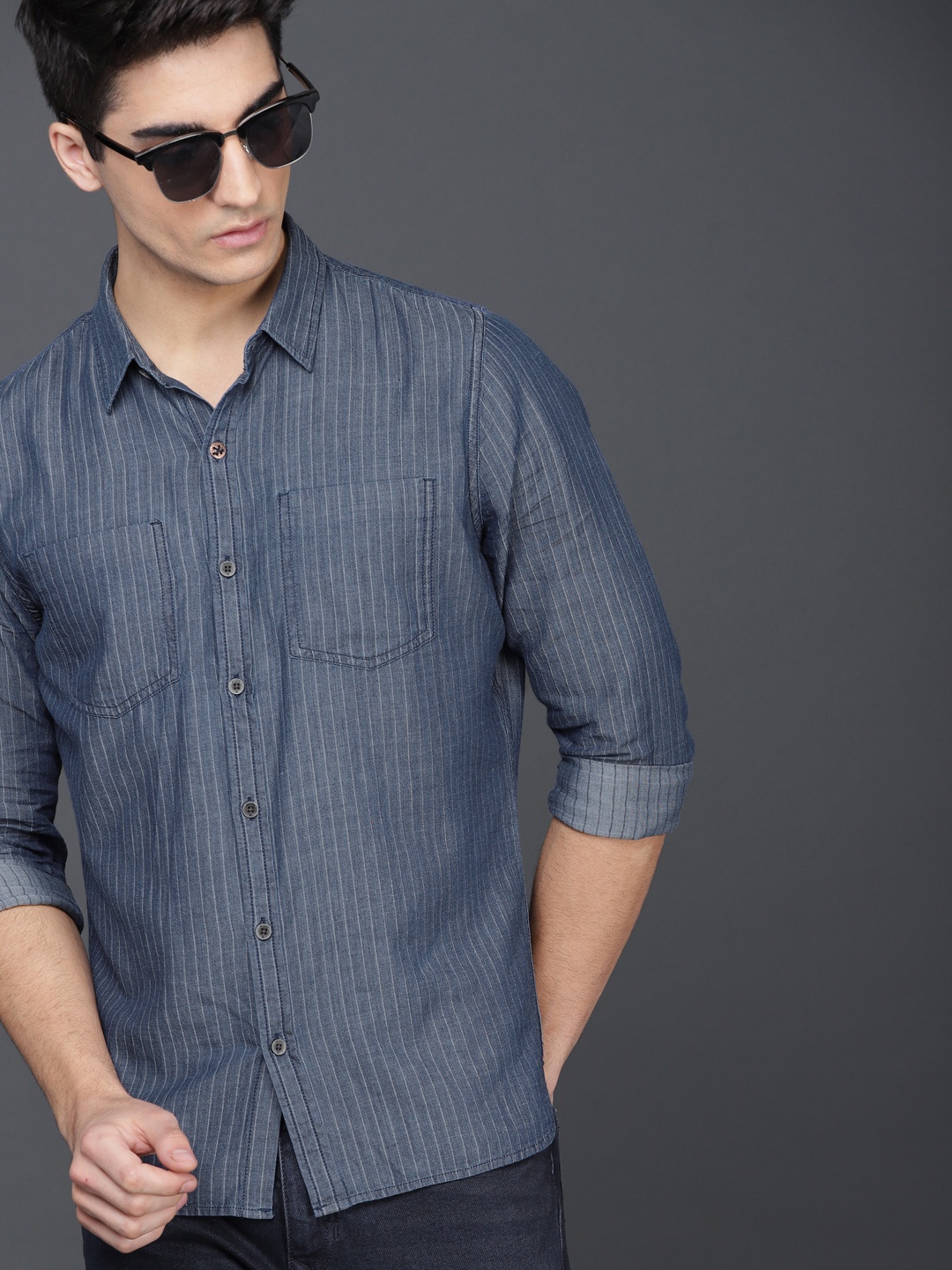 

WROGN Men Blue Slim Fit Striped Chambray Casual Shirt