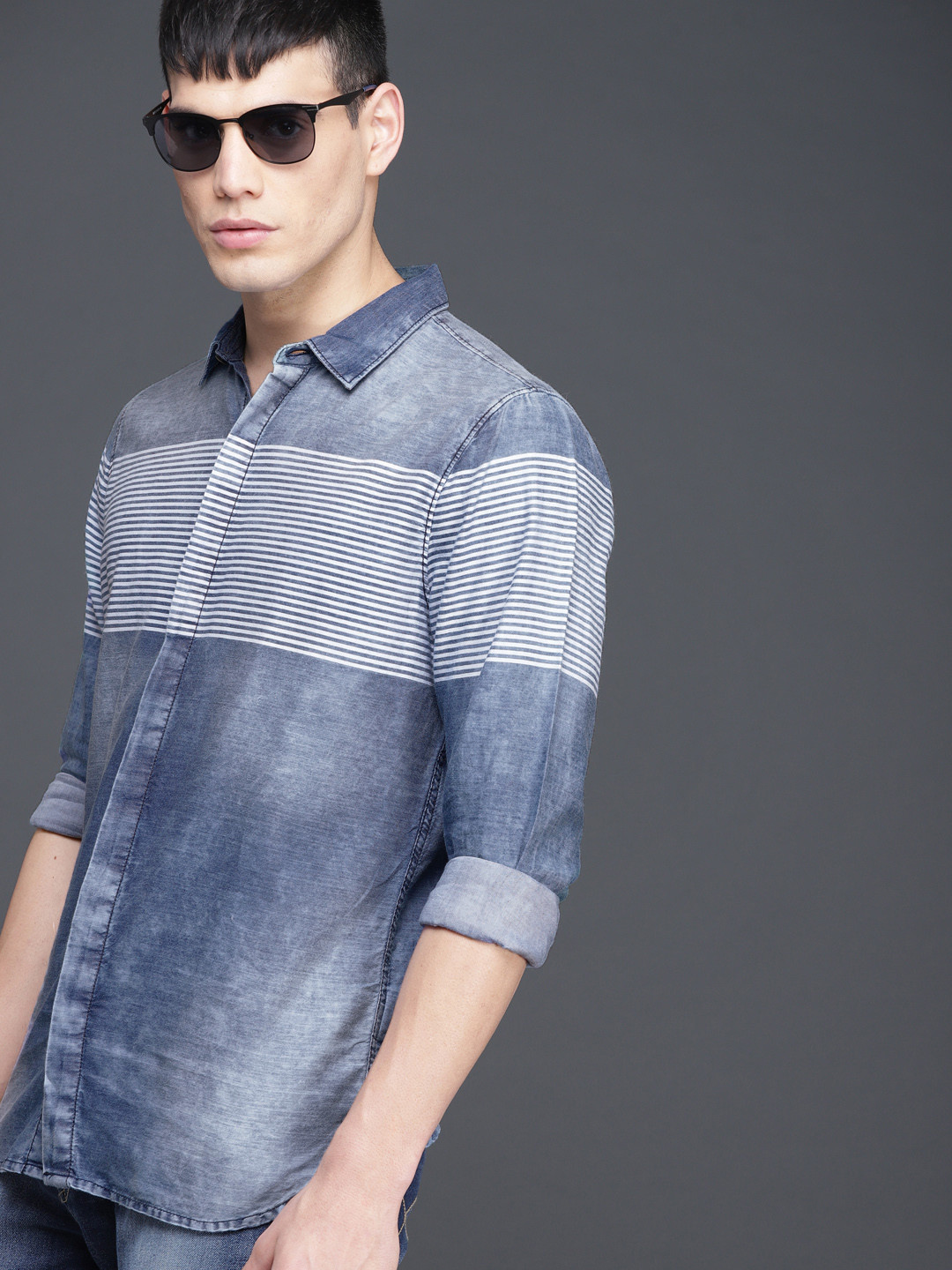 

WROGN Men Blue & White Slim Fit Striped Casual Shirt