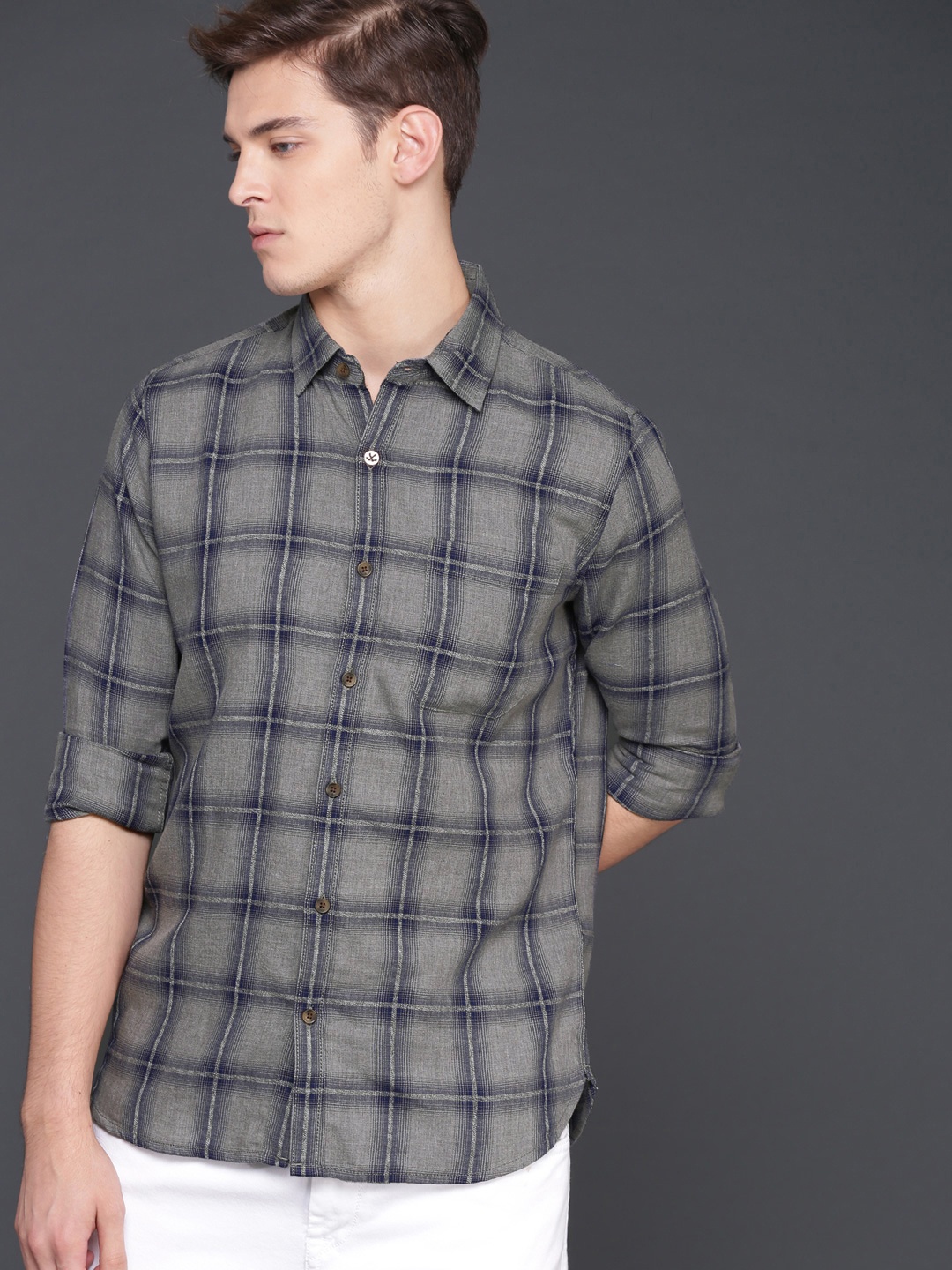 

WROGN Men Grey & Navy Blue Regular Fit Checked Casual Shirt