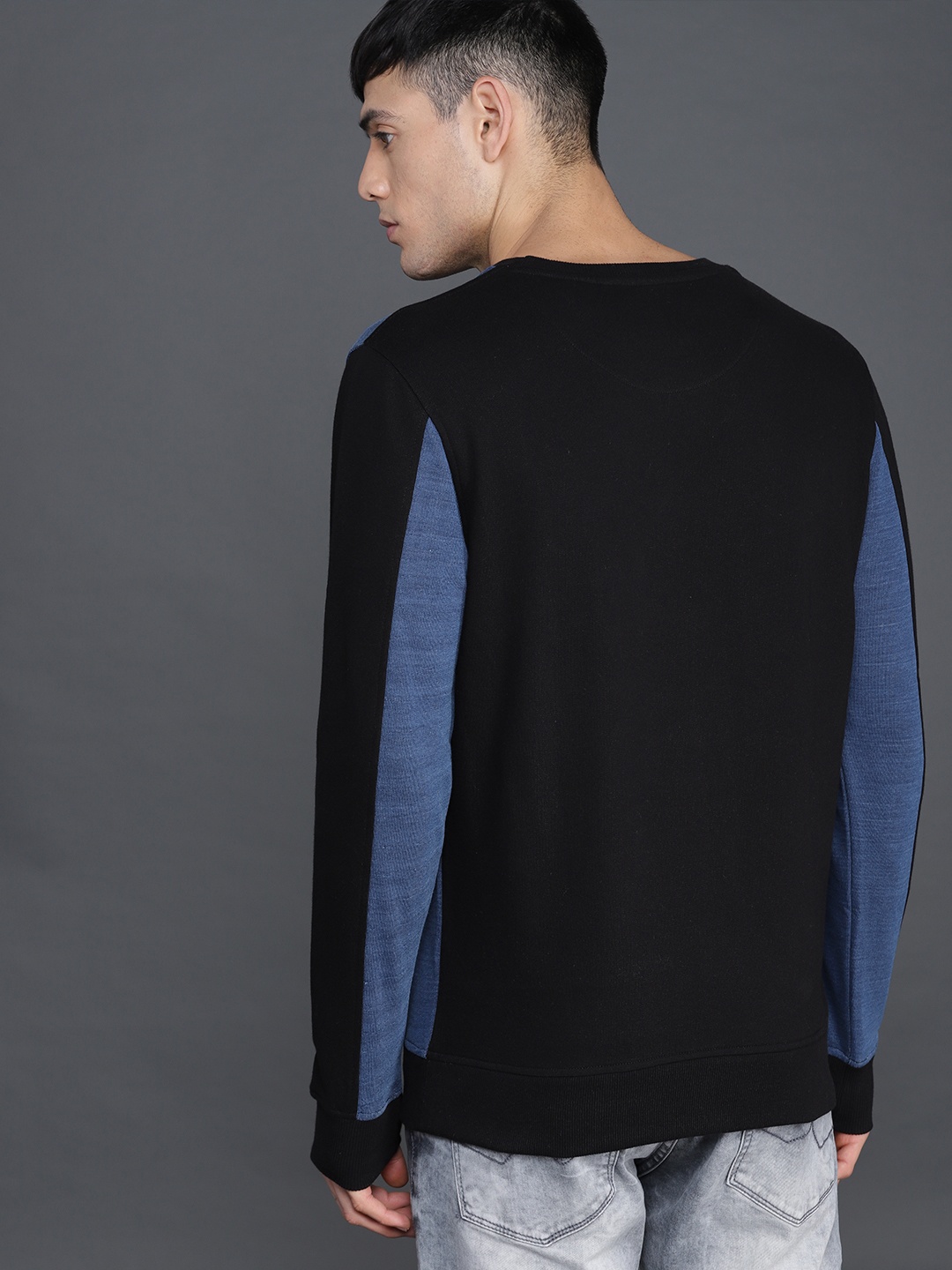 

WROGN Men Blue & Black Colourblocked Sweatshirt