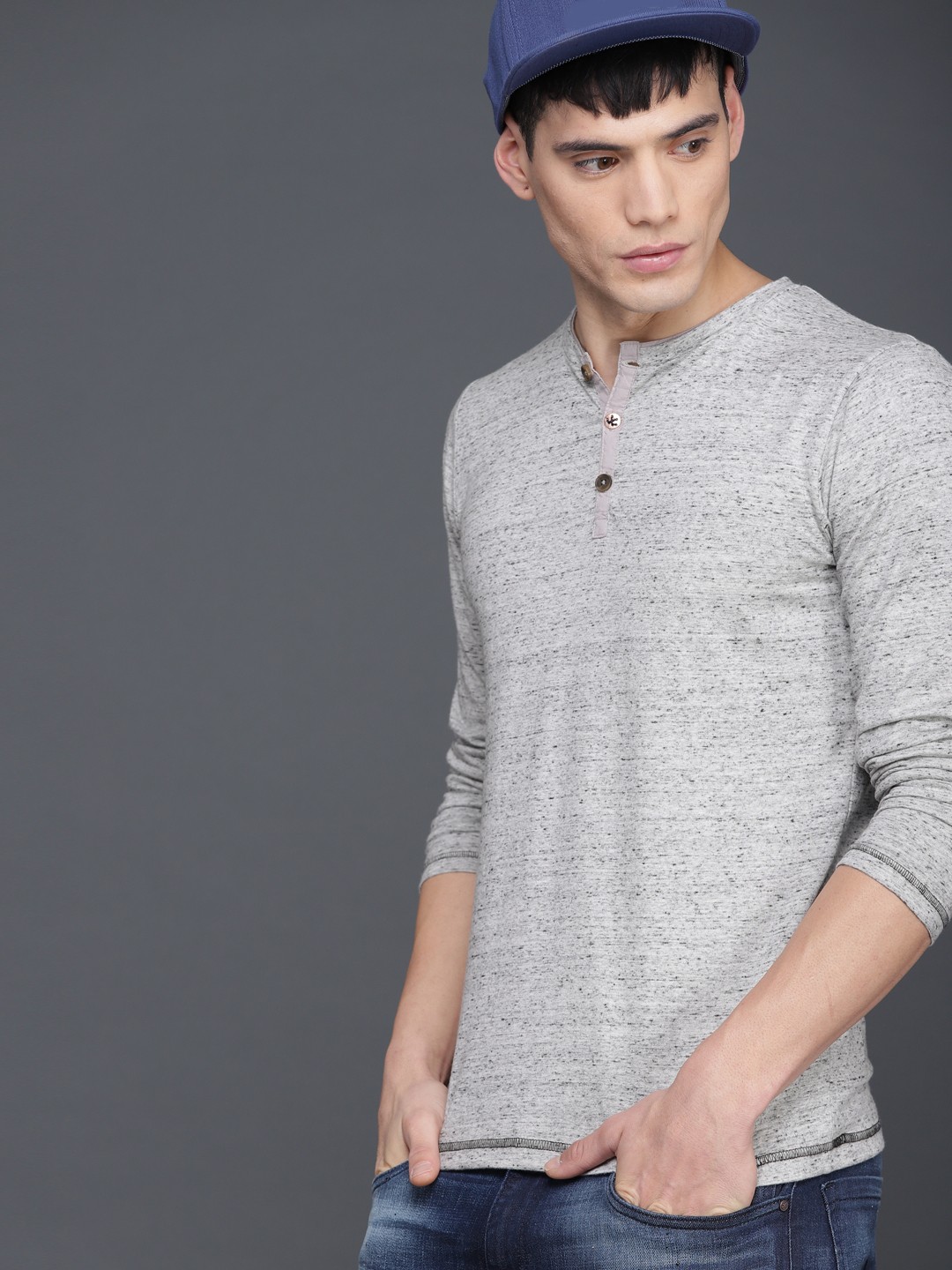 

WROGN Men Grey Solid Henley Neck Slim Fit T-shirt