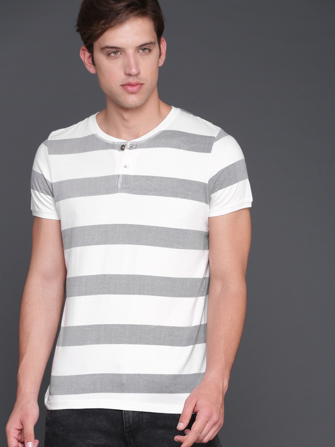 

WROGN Men Off-White & Black Slim Fit Striped Henley Neck T-shirt