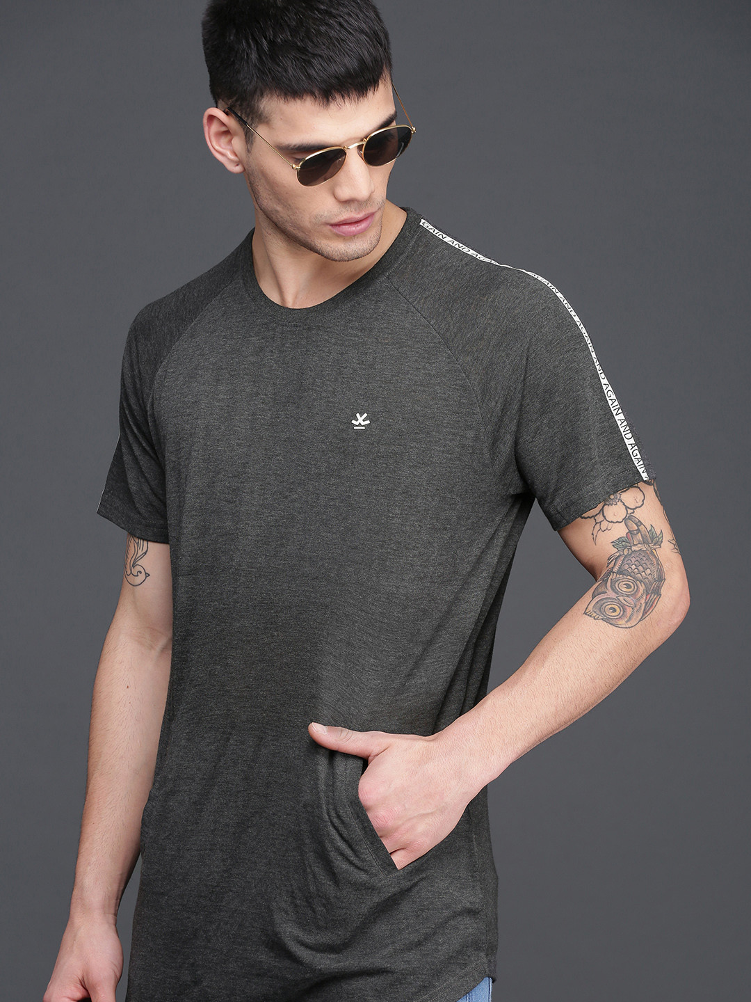 

WROGN Men Charcoal Grey Slim Fit Solid Round Neck T-shirt