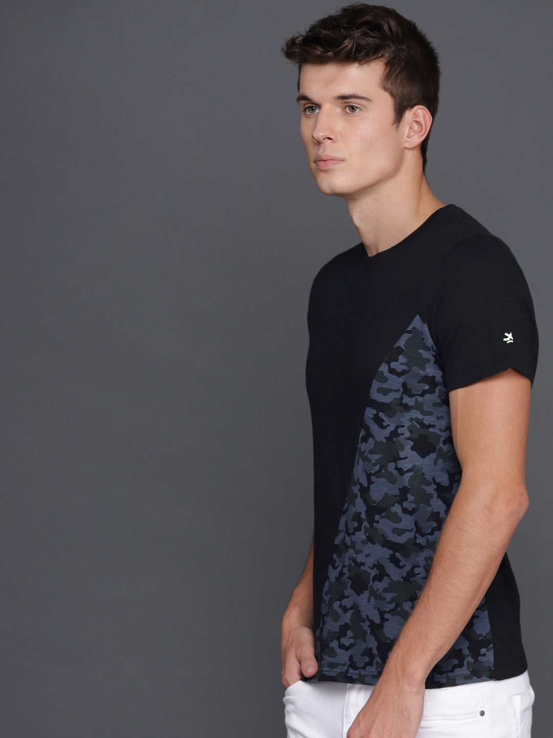 

WROGN Men Navy Camouflage Printed Slim Fit Round Neck Pure Cotton T-shirt, Navy blue