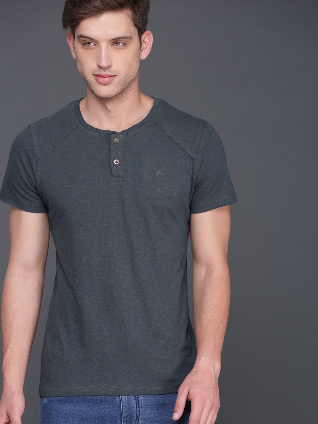 

WROGN Men Charcoal Grey Solid Henley T-shirt