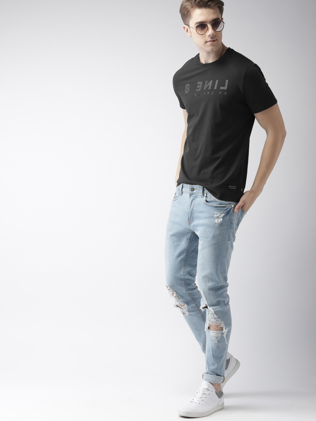 

Levis Men Black Printed Regular Fit Round Neck Pure Cotton T-shirt