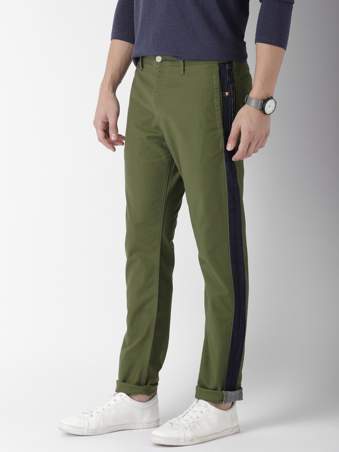 

Levis Men Olive Green Tapered Fit Solid Chinos 512