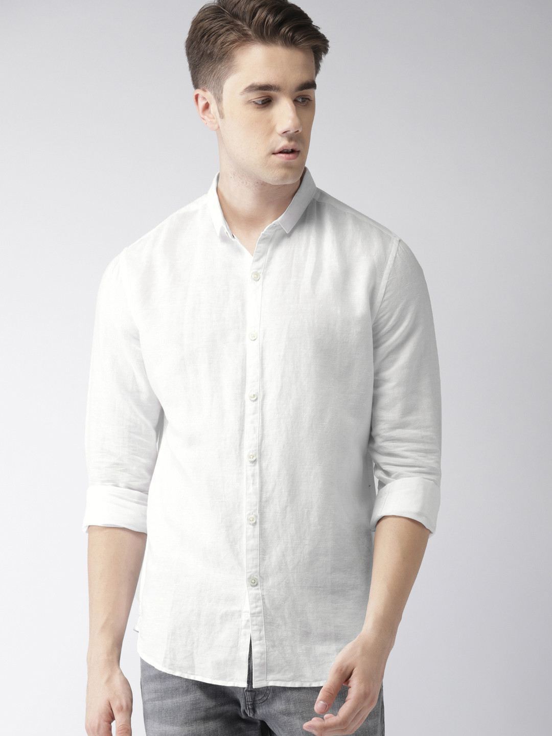 

Levis Men White Trim Slim Fit Solid Casual Shirt
