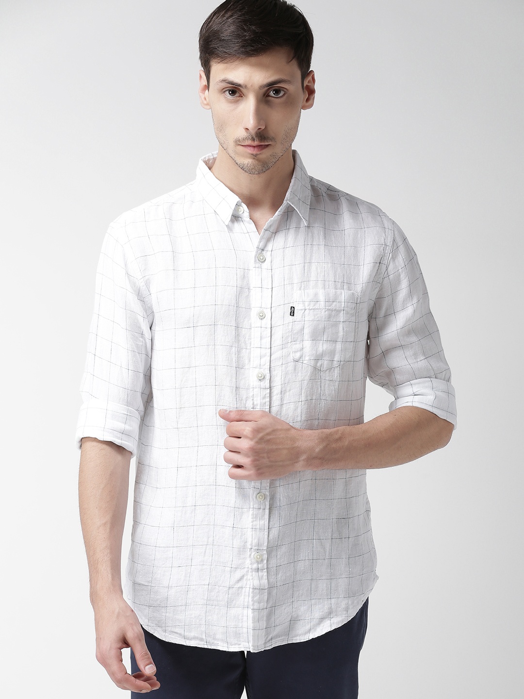 

Levis Men White & Navy Trim Slim Fit Linen Checked Casual Shirt