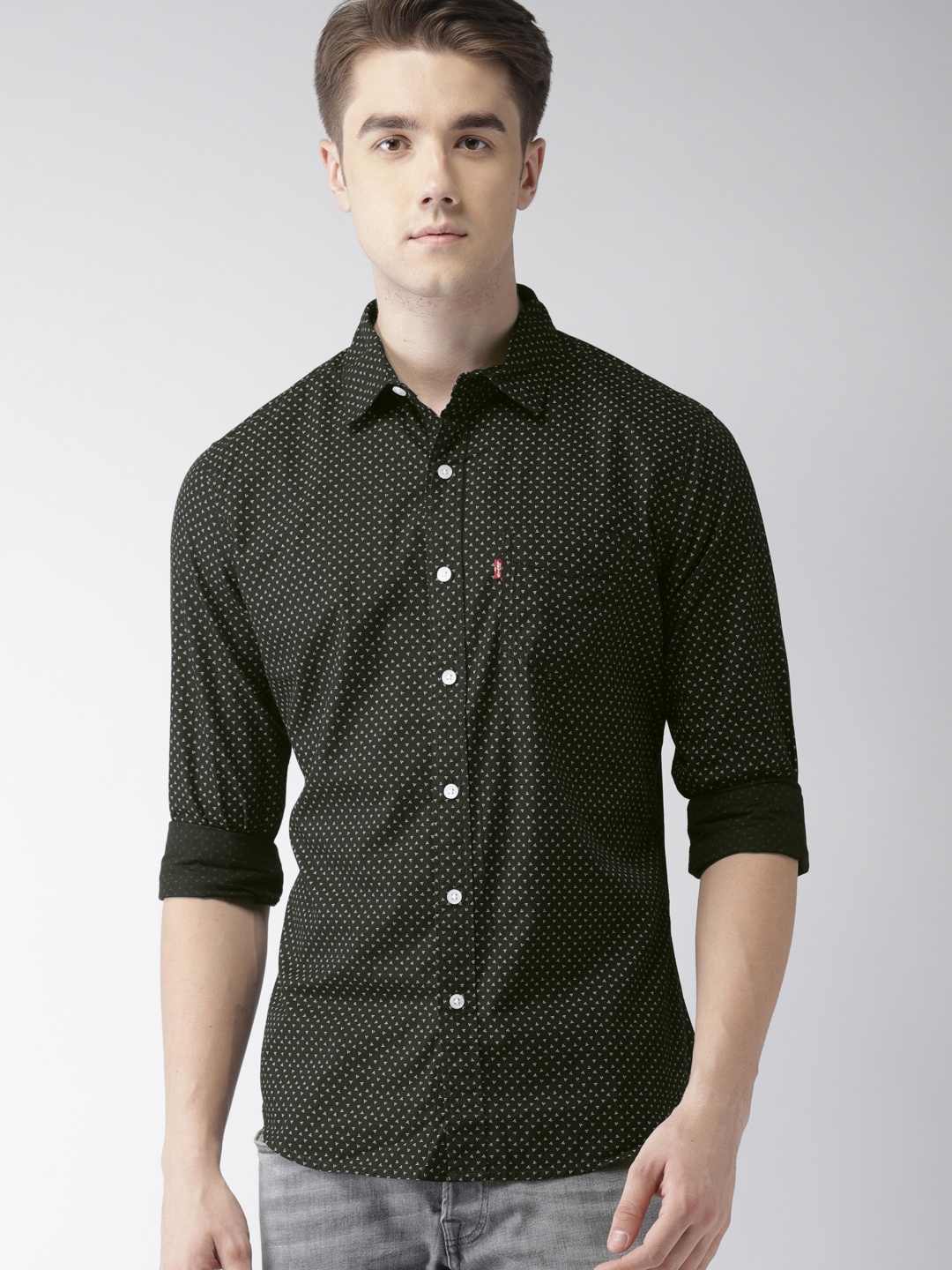 

Levis Men Black Trim Slim Fit Printed Casual Shirt