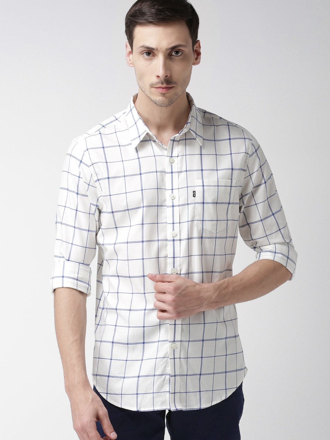 

Levis Men White & Blue Slim Fit Checked Casual Shirt