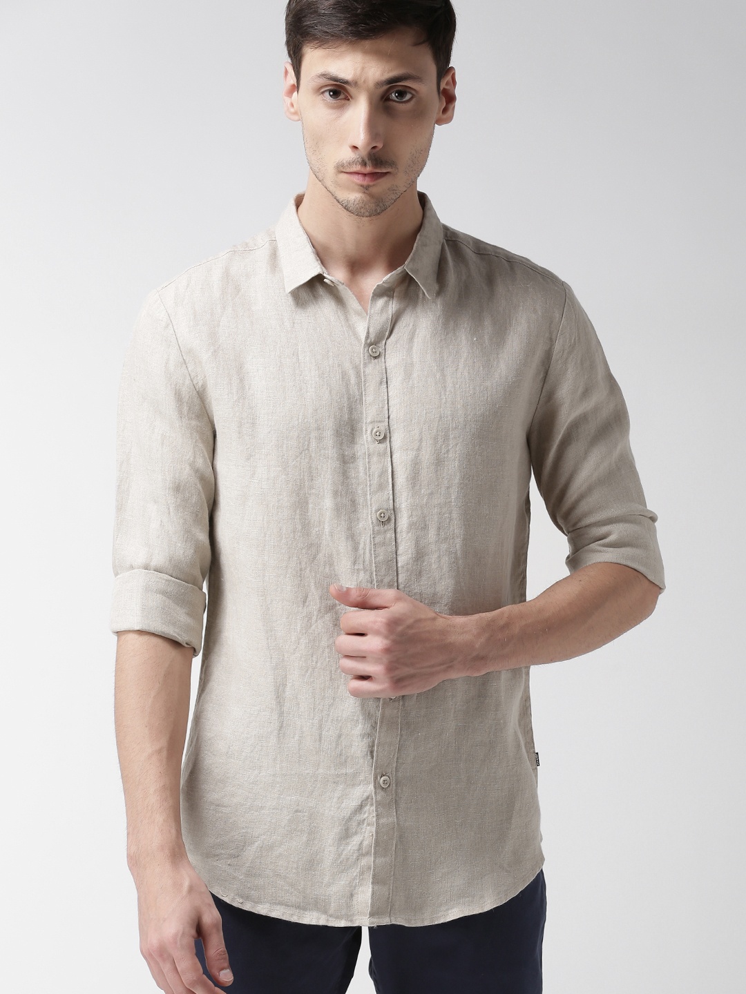 

Levis Men Beige Trim Slim Fit Solid Casual Linen Shirt
