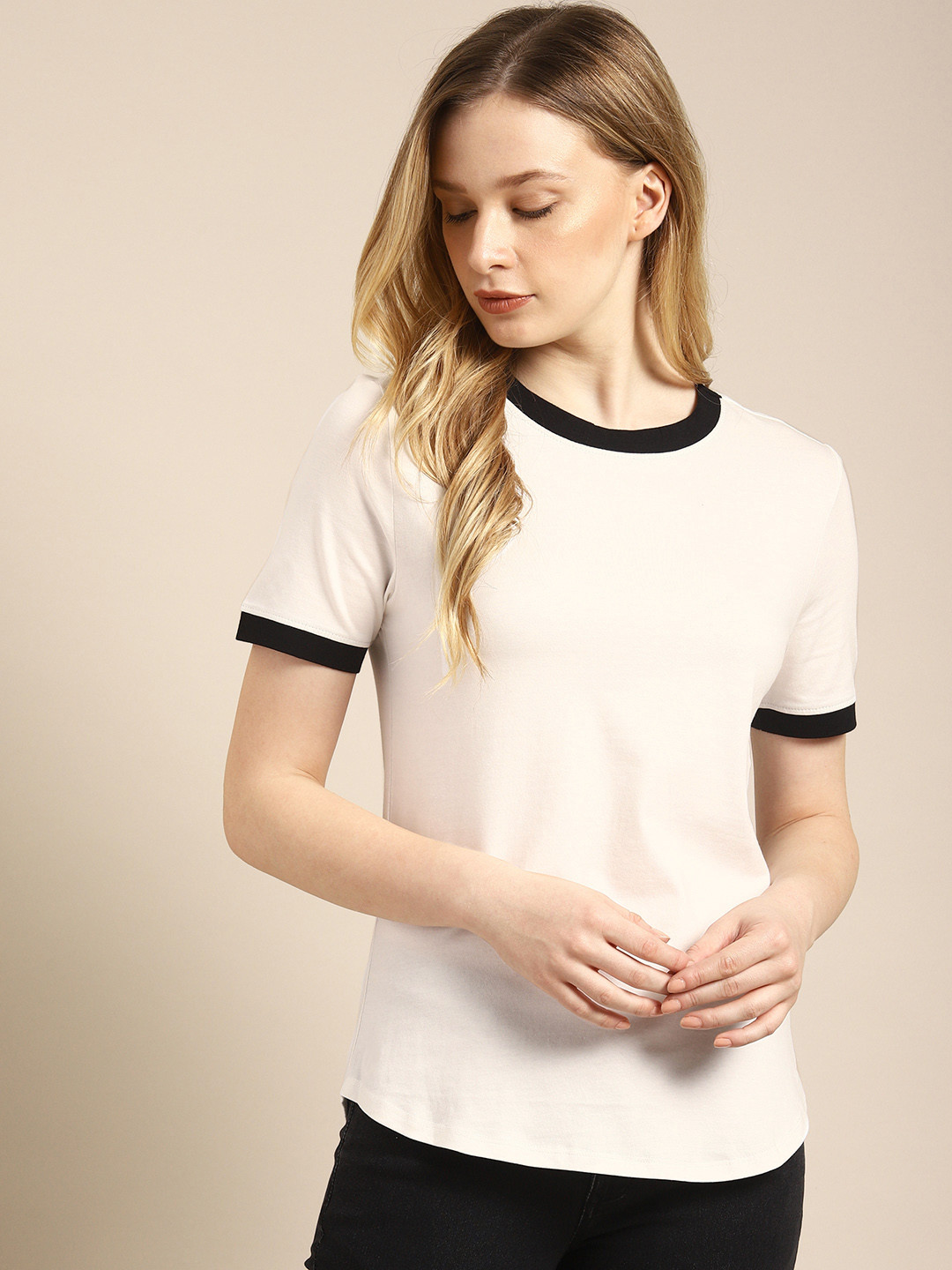 

ether Women White Solid Round Neck Pure Cotton T-shirt