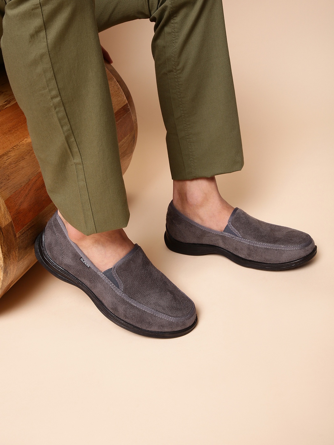 

Gliders Men Grey Slip-On Sneakers