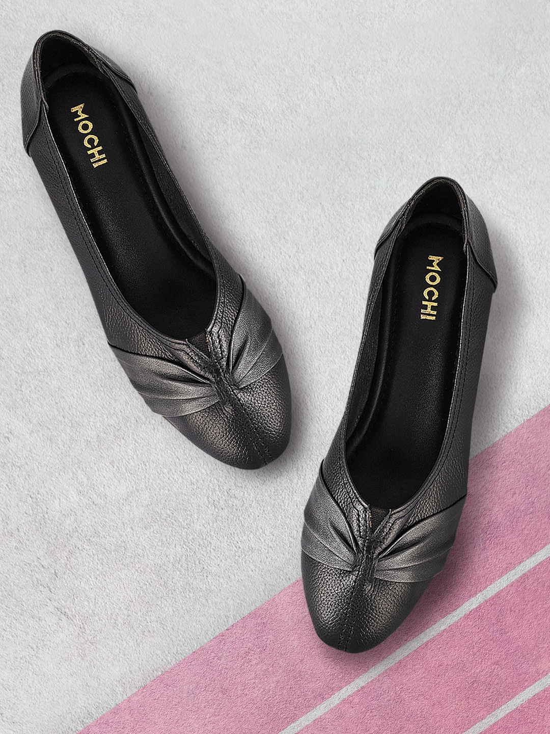 

Mochi Women Black Solid Pumps