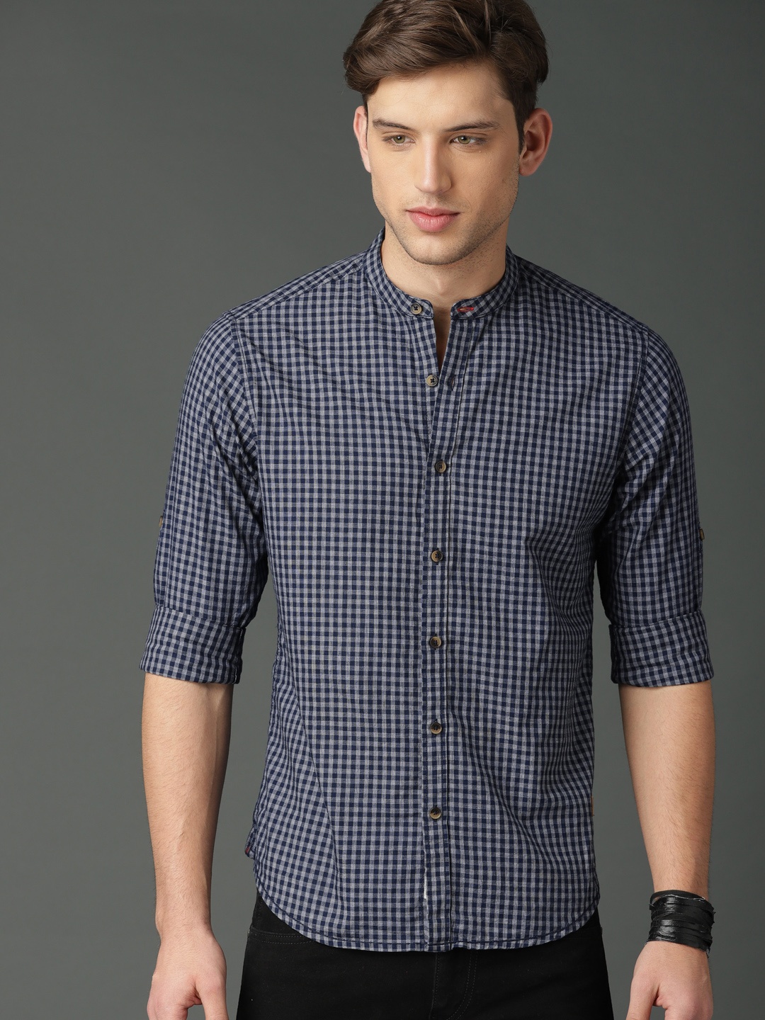 

Roadster Men Grey & Navy Blue Regular Fit Checked Casual Shirt