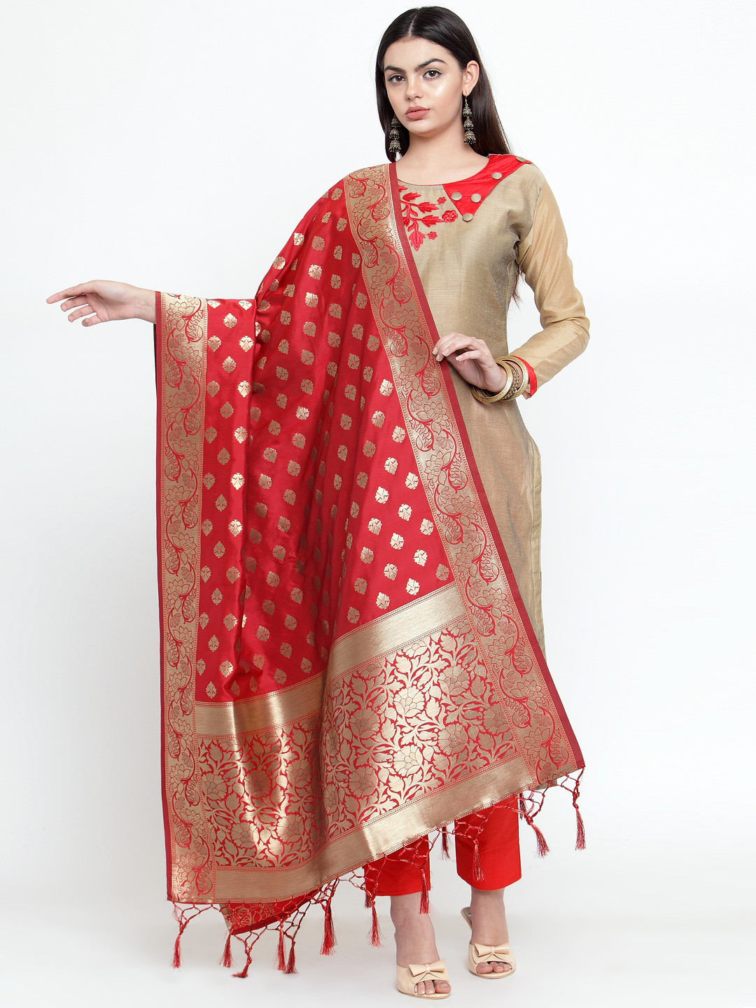 

Sugathari Red & Gold-Toned Woven Design Banarasi Dupatta
