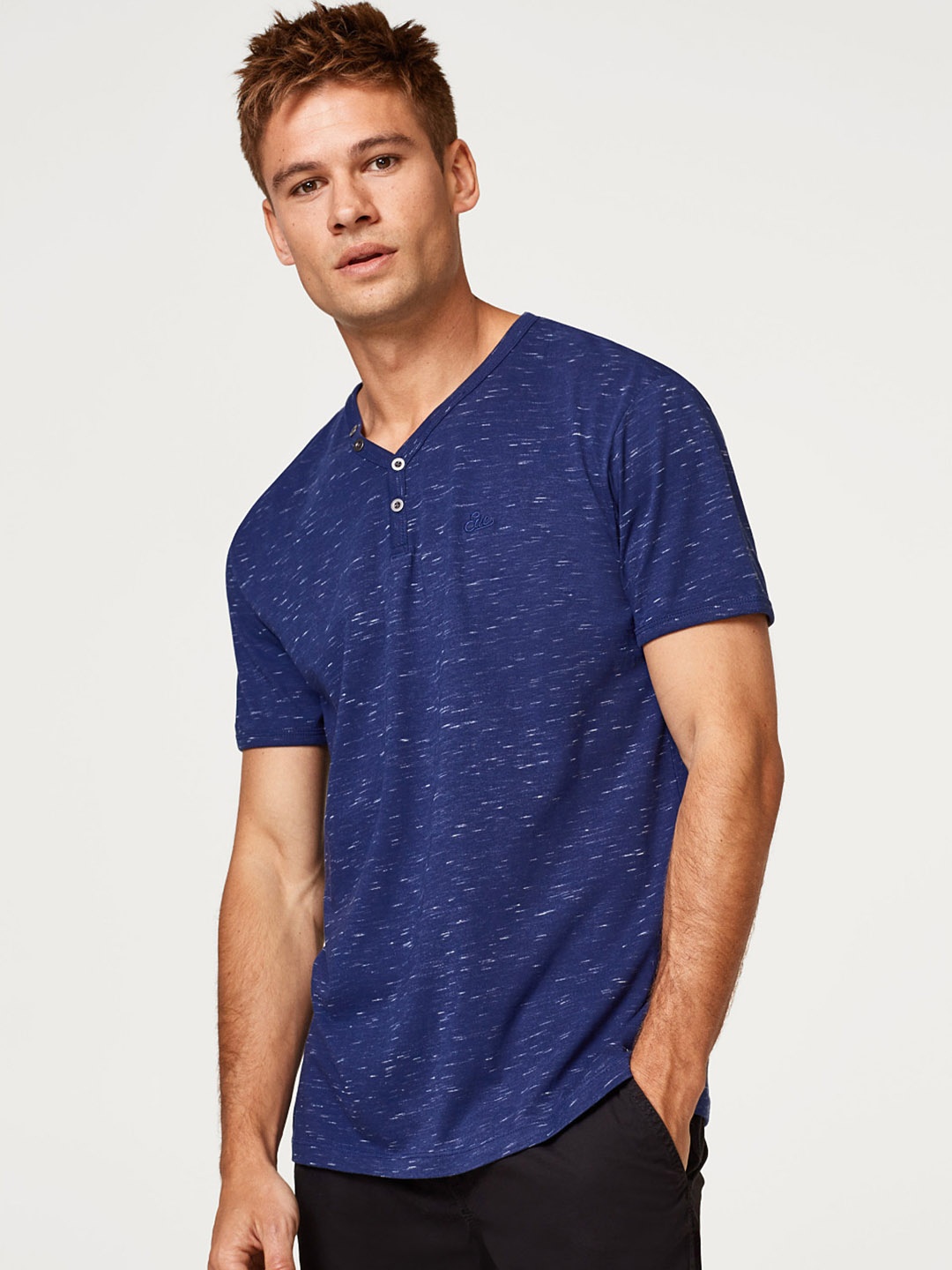 

ESPRIT Men Navy Blue Solid Henley Neck T-shirt