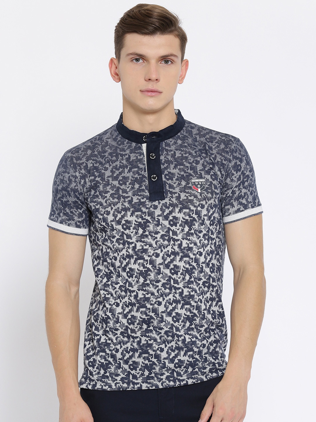 

Duke Men Grey Solid Henley Neck T-shirt