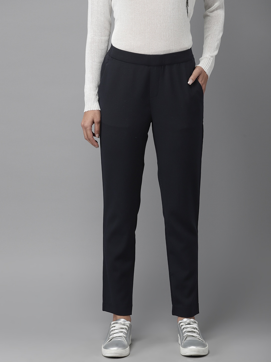 

Moda Rapido Women Navy Blue Regular Fit Solid Cropped Trousers