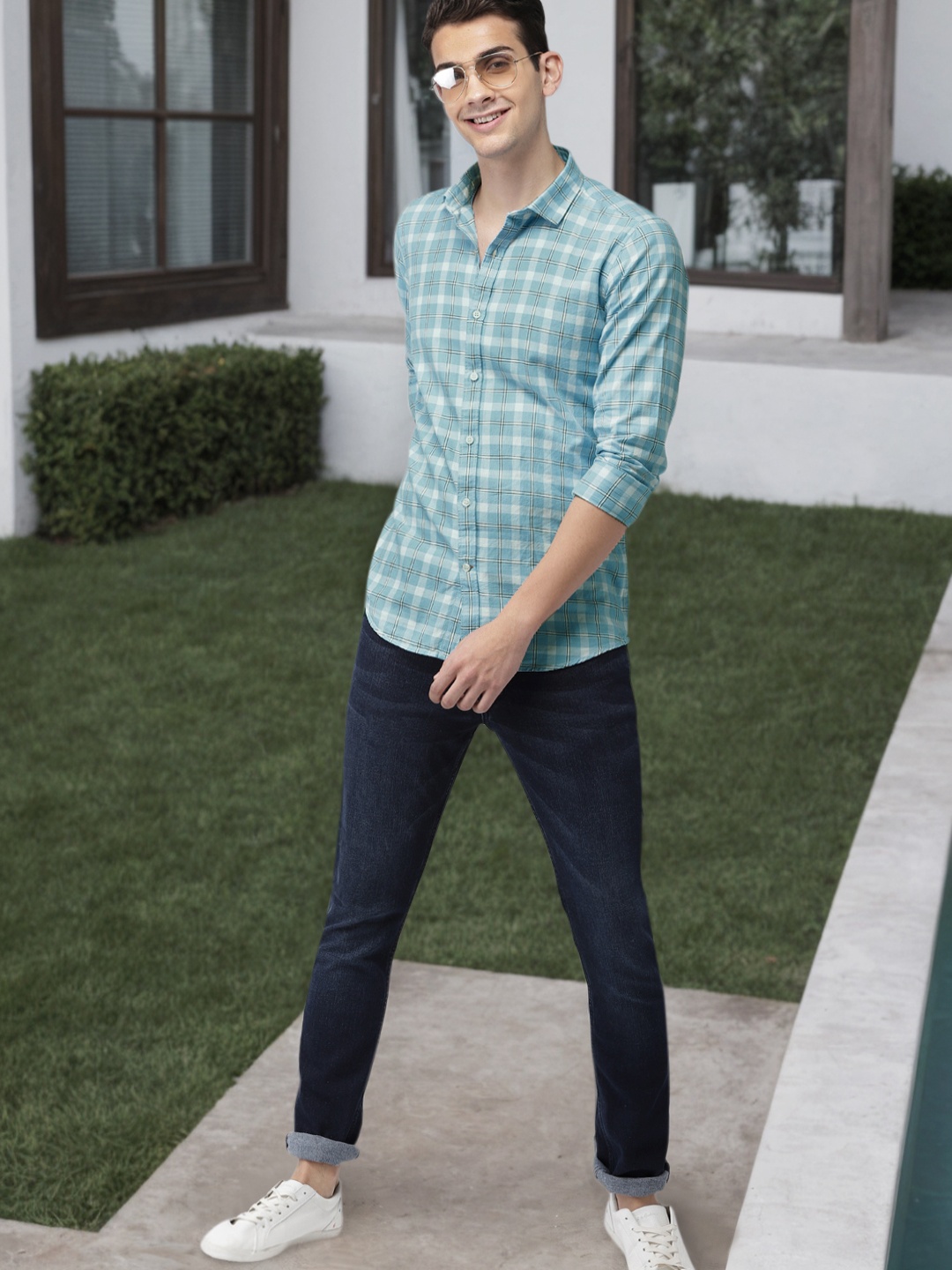 

Mast & Harbour Men Blue & White Slim Fit Checked Casual Shirt